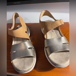 Bionica Tan & Gold Sandals With Slip Resistant Sole -7M- NWOT